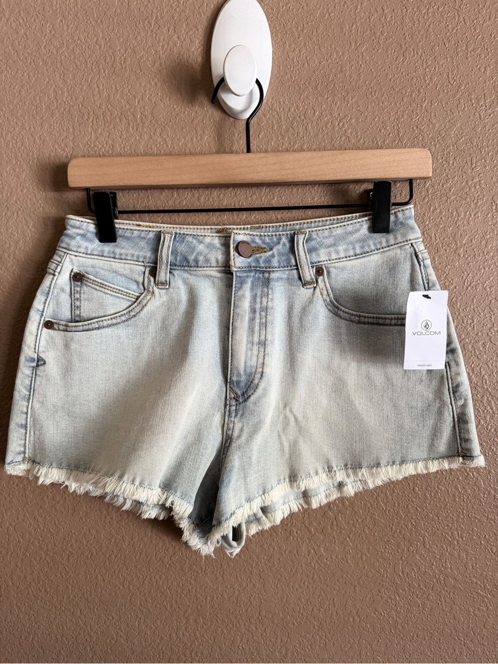 Volcom Light Blue Frayed Hem Mid Rise Denim Shorts Size 26 NWT - Picture 2 of 9